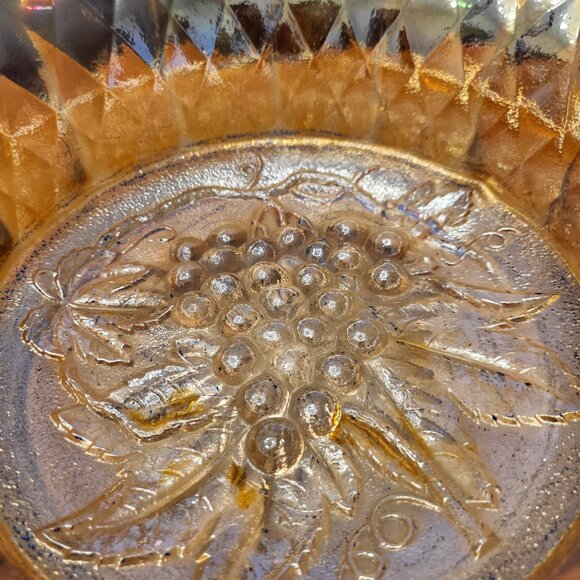 Vintage Imperial Glass Marigold Carnival Glass Bowl Embossed Grapevine Pattern - Picture 5 of 6